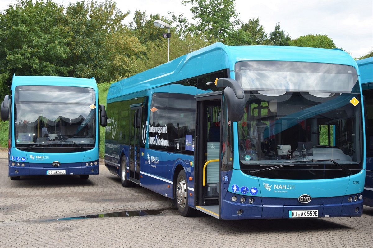 Insgesamt fünf E-Busse gehen in den Regelbetrieb für den Kreis Dithmarschen. Je Bus: 422 Kilowatt und ca. 250 Kilometer Reichweite. Foto: Kreis Dithmarschen 