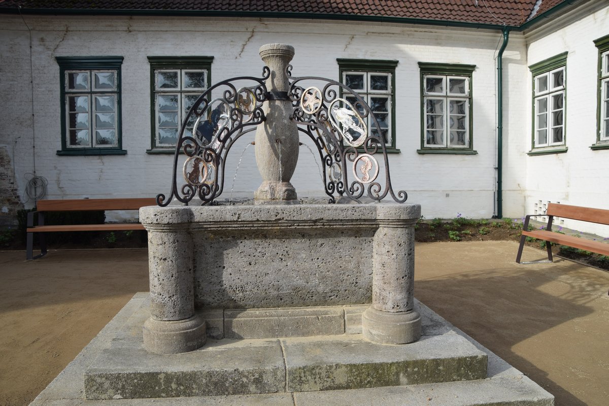 Brunnen vor dem Dithmarscher Landesmuseum Foto: Kreis Dithmarschen