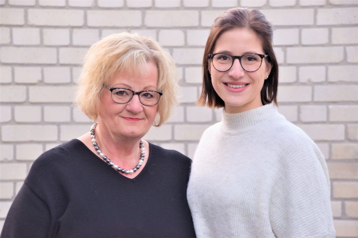 v. l.): Beate Böttcher und Alicija Lewitzki von Dithmarschen Tourismus e.V.   Foto: Dithmarschen Tourismus e.V.