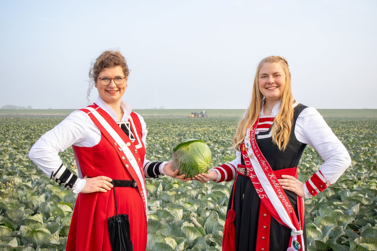 Die Kohlregentinnen Saskia Meier (Saskia I.) auf der linken Seite und Solveigh Wiborg (Solveigh I.) Foto: Dithmarschen Tourismus e. V./Mona Knabe